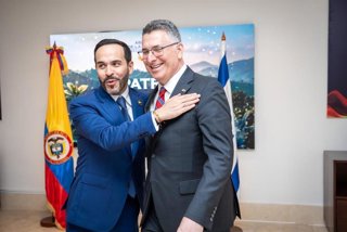 El presidente electo de Colombia, Abelardo de la Espriella, y el ministro de Exteriores de Israel, Gideon Saar