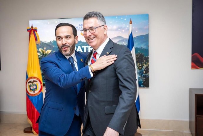 O presidente eleito da Colômbia, Abelardo de la Espriella, e o ministro das Relações Exteriores de Israel, Gideon Saar