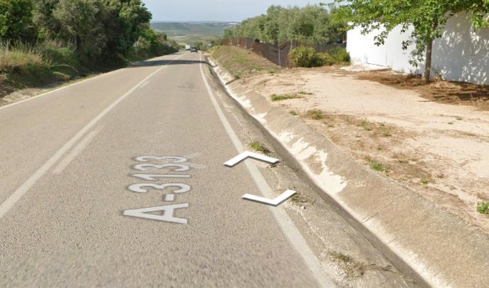 Estrada onde ocorreu o acidente em Montalbán de Córdoba.