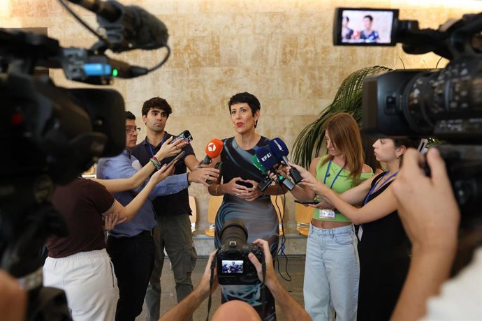 La ministra de Inclusión, Seguridad Social y Migraciones, Elma Saiz, durante la IV Comisión de Seguimiento del Ingreso Mínimo Vital (IMV), en la sede del Ministerio, a 27 de julio de 2026, en Madrid (España). Durante la reunión se prevé analizar la situac