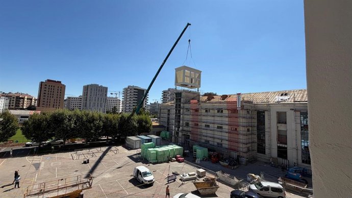 Instalación de la torre en el Colegio de Huérfanos Ferroviarios.