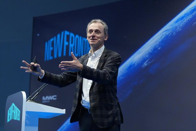 Archivo - El presidente de Hispasat, Pedro Duque, durante una sesión 'Space, a source of inspiration' en el Mobile World Congress (MWC), a 3 de marzo de 2026, en L'Hospitalet de Llobregat, Barcelona, Cataluña (España). El MWC Barcelona 2026, que celebra s