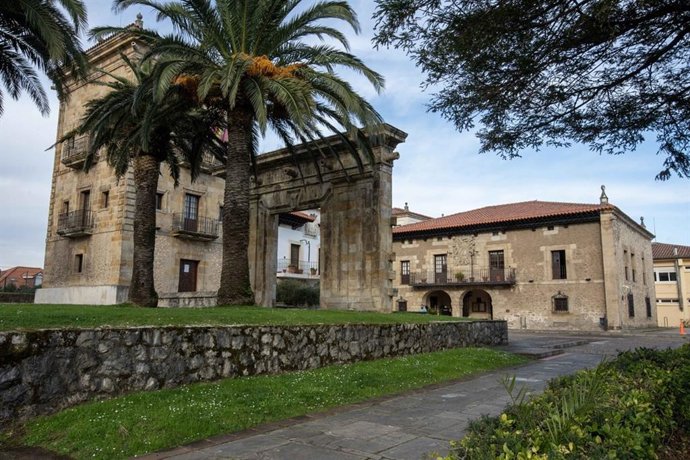 Archivo - Sede del Ayuntamiento de Camargo, en Muriedas