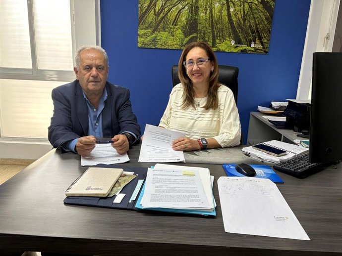 El viceconsejero de Acción Exterior del Gobierno canario, José Luis Perestelo, y la nueva delegada del Gobierno en Venezuela, Dayana Morales