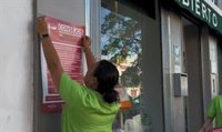 Ayuntamiento de Sevilla y Colegio de Farmacéuticos reparten folletos con recomendaciones para prevenir el Virus del Nilo