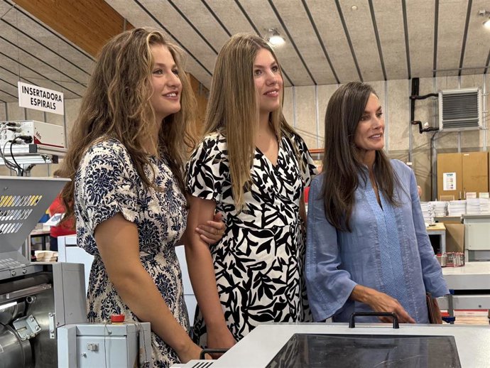 La Reina Letizia, Leonor y Sofía muestran su lado más cercano durante su visita a la Fundación Esment de Palma