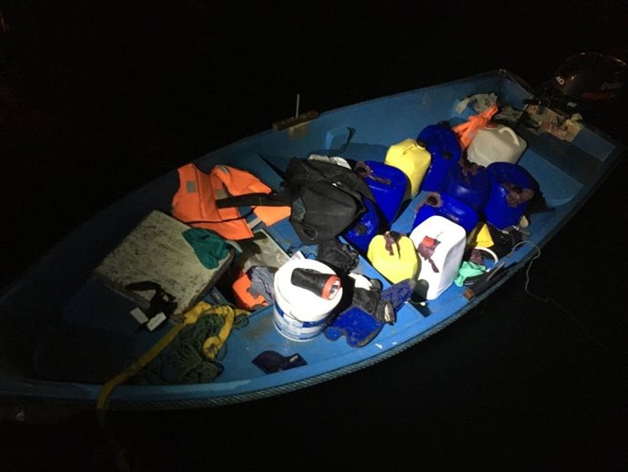Archivo - Embarcación llegada este domingo a Ibiza, con siete migrantes a bordo.