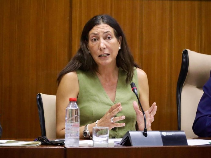 Archivo - La consejera de Inclusión Social, Juventud, Familias e Igualdad en funciones de la Junta de Andalucía, Loles López. (Imagen de archivo).