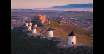 De molinos manchegos a viñedos gallegos: los 6 lugares mágicos donde el eclipse solar total parecerá de otro mundo