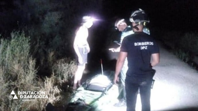 Rescate a un pescador desorientado en el Ebro, entre Novillas y Gallur.