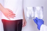 Foto: Traumatólogo defiende preservar la articulación antes que sustituirla por una prótesis en casos de artrosis