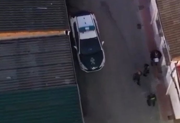 Despliegue de la Guardia Civil en el marco de la operacióin 'Far Requiem' que ha acabado con la desarticulación de un grupo criminal dedicado al robo de cobre en infraestructuras críticas ferroviarias en Granada y Jaén.