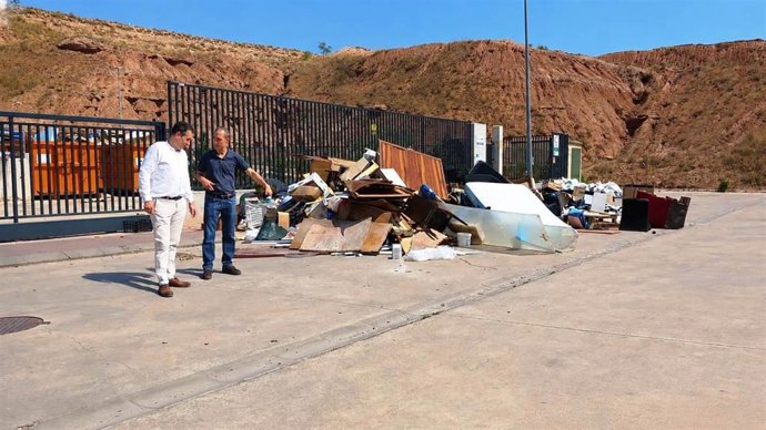Visita de dirigentes del PR+ al Punto Limpio de Alfaro