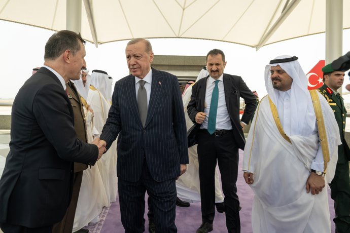 07 August 2026, Saudi Arabia, Jeddah: Turkey's President Recep Tayyip Erdogan (2nd L) arrives in Jeddah, ahead of Turkish-Pakistan-Saudi Arabia meeting. Photo: Mshibli/Saudi Press Agency/dpa