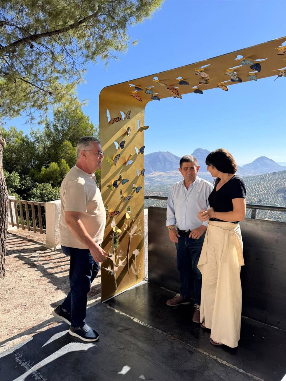 Visita al nuevo mirador de Albanchez de Mágina
