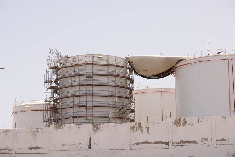 Exterior de un tanque de combustible tras su explosión, en el polígono industrial de Salinetas, a 5 de agosto de 2026, en Telde, Gran Canaria, Islas Canarias (España). 