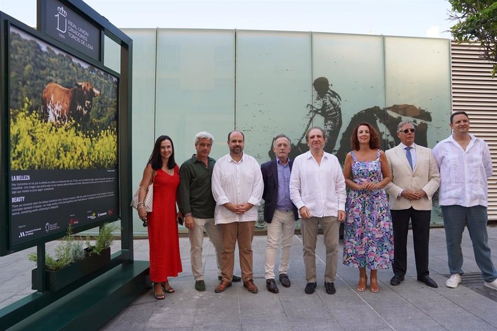 Imagenes de la presentación de la exposición 'Toro Bravo, el guardián de la biodiversidad'
