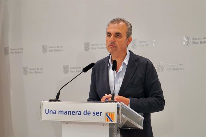 El conseller de Educación y Universidades, Antoni Vera, en rueda de prensa posterior al Consell de Govern.