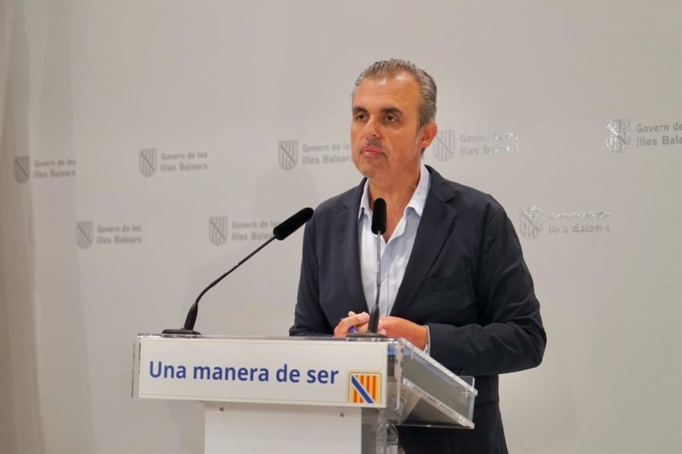 El conseller de Educación y Universidades, Antoni Vera, en rueda de prensa posterior al Consell de Govern.