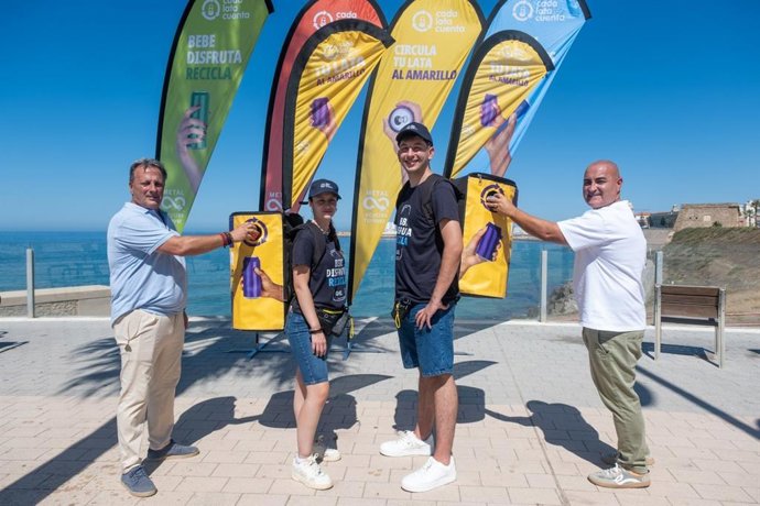 El teniente de alcalde delegado de Medio Ambiente del Ayuntamiento de Cádiz, José Carlos Teruel, en la presentación de la campaña de reciclaje en playas Cada Lata Cuenta.