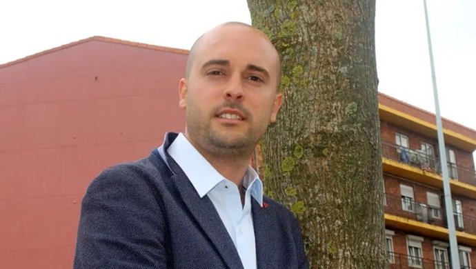 El coordinador de IU y candidato de IU-Podemos a la Presidencia de Cantabria, Israel Ruiz