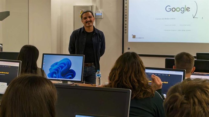 Una encuesta a 670 alumnos rompe el tópico sobre quién estudia árabe en España