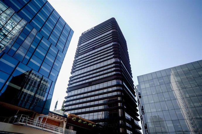 Archivo - Fachada de la torre del banco de Bilbao, a 31 de julio de 2022, en Madrid (España). Castellana 81 (anteriormente Torre BBVA o Torre del Banco de Bilbao) es un edificio diseñado por el arquitecto español Sáenz de Oiza.