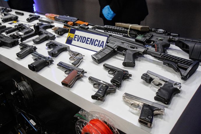 Santiago, 20 de julio de 2026.  Autoridades se refieren a la Operacion 3D, donde se detuvo a 45 personas -ocho de ellas menores de edad- quienes conformaban una estructura criminal dedicada a la elaboracion mediante el uso de impresoras 3D tanto de armas