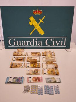 Dinero y medicamentos intervenidos