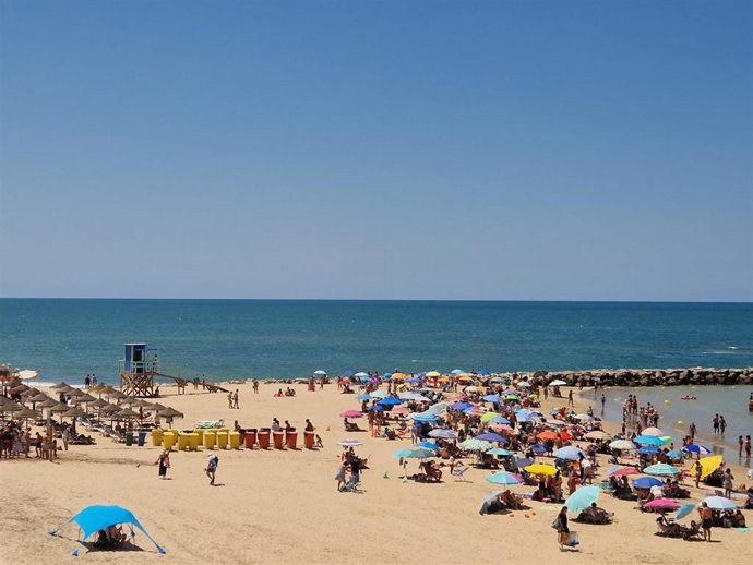 Imagen de una playa de Cádiz este verano.