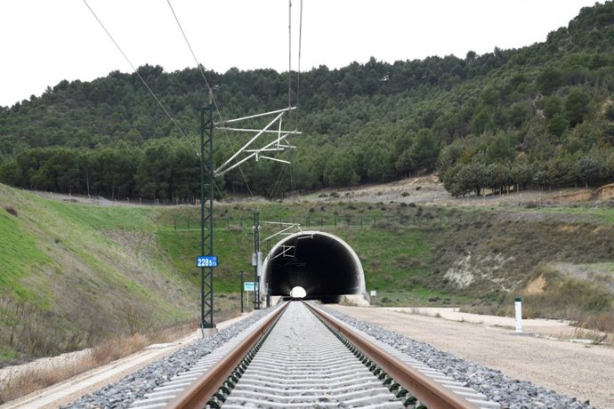 Archivo - Túnel del Almendro (Palencia).