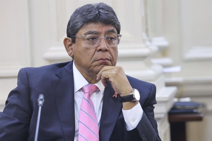 Perú.- MEF: sueldo mínimo se incrementará en dos etapas con aumento de S/ 100 en primer lugar