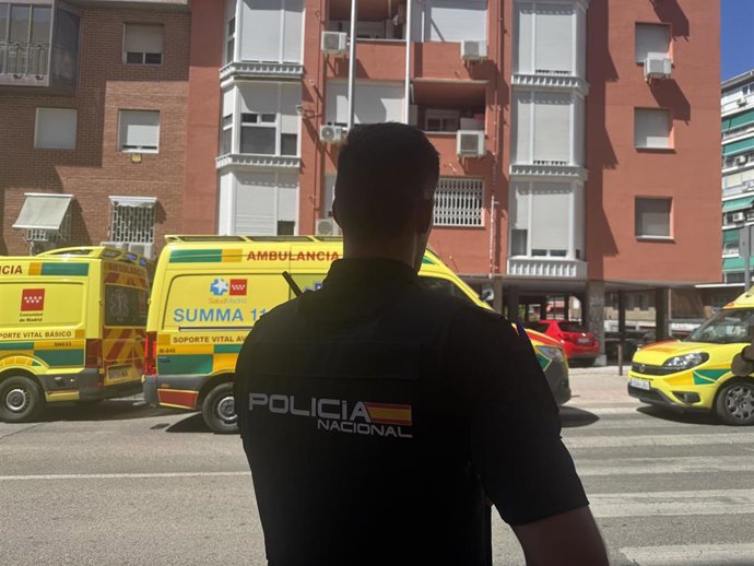 Fallece un hombre de avanzada edad con lesiones compatibles con estrangulamiento en un domicilio de Madrid