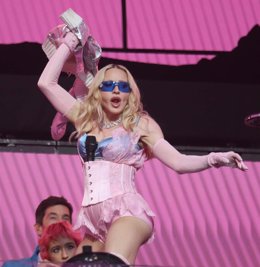 Archivo - June 4, 2026, New York, New York, USA: Singer/icon MADONNA performs a surprise pop up concert partnered with the app Grindr in Time Square to promote her new album Confessions ll also called Confessions on the Dance Floor - Part ll.,Image: 11078