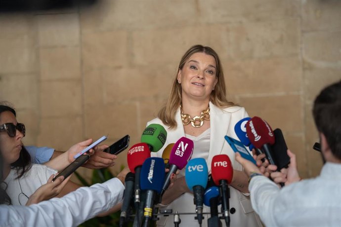 La presidenta de Baleares, Marga Prohens, durante una audiencia con el rey Felipe VI en el Palacio Real de la Almudaina, a 24 de julio de 2026, en Palma de Mallorca, Baleares (España).   
