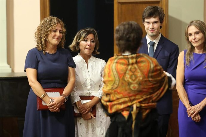 La familia de Ónega en un momento del acto de nombramiento como Hijo Predilecto de Lugo.