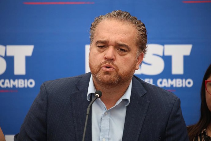 Santiago, 19 de Noviembre de 2025.   El Candidato Presidencial Jose Antonio Kast se reune con Gobernadores de Chile Vamos en su comando para crear instancias de trabajo en cara a la segunda vuelta   Diego Martin /Aton Chile