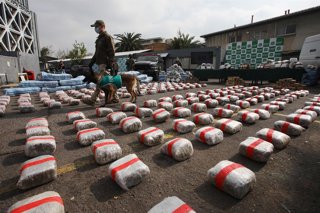Santiago, 7 de Agosto de 2026. Carabineros da a conocer detalles del trabajo llevado a cabo por el Departamento O.S.7 junto a la Fiscalia Regional de Antofagasta, donde se logra desbaratar a dos organizaciones criminales y decomisar mas de 2,1 toneladas