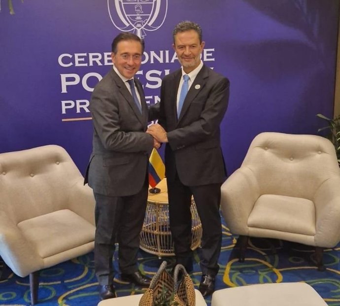 O ministro das Relações Exteriores, da União Europeia e da Cooperação, José Manuel Albares, e o novo ministro das Relações Exteriores da Colômbia, Omar Bula.