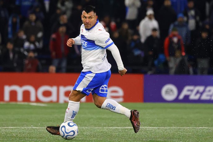 Futbol, Universidad Catolica vs Cruzeiro Fase de grupos, Copa Libertadores 2026. El jugador de Universidad Catolica Gary Medel es fotografiado durante el partido de copa libertadores por el grupo D contra Cruzeiro disputado en el estadio Claro Arena en