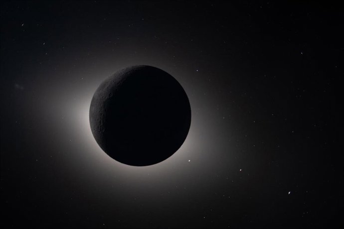 Archivo - La Luna eclipsa totalmente el Sol 