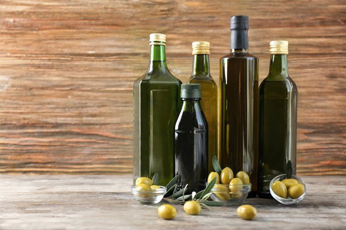 Imagen de botellas de aceite de oliva. 
