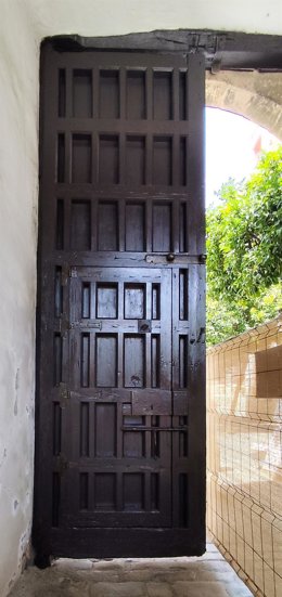 Imagen del portalón del Patio de Banderas del Real Alcázar de Sevilla.