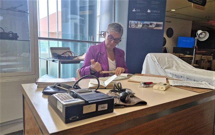 La Consejera Salud visita la exposición 'Asturias yes tu' en Fidma