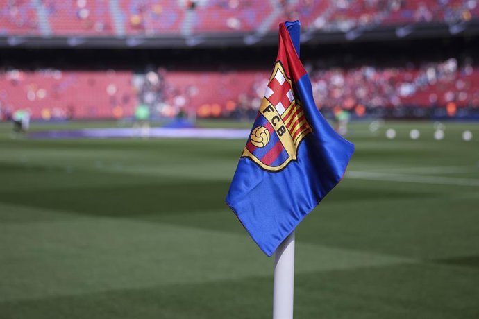 Archivo - Arquivo - Detalhe da bandeira de escanteio do FC Barcelona durante a partida de futebol da LaLiga EA Sports, disputada entre o FC Barcelona e o Rayo Vallecano no estádio Spotify Camp Nou, em 22 de março de 2026, em Barcelona, Espanha.
