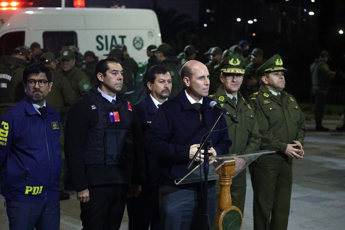 Santiago 7 de agosto 2026. El ministro de Seguridad Publica, Martin Arrau, encabeza la formacion de funcionarios de Carabineros y de la Policia de Investigaciones que da inicio a un mega operativo de despliegue nacional. Dragomir Yankovic/Aton Chile