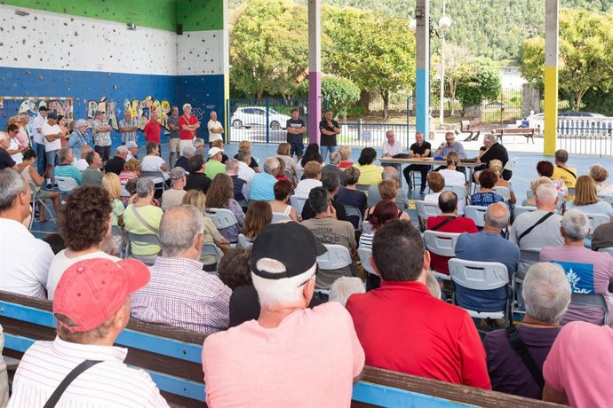 Reunión del consejero Media con los afectados por las sentencias de derribos en Argoños