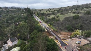 El Ministerio de Obras Públicas habilitó en tiempo récord el puente mecano que restablece el tránsito vehicular en el kilómetro 12,4 de la Ruta E-462, entre Catapilco y La Laguna de Zapallar, recuperando la conectividad del sector apenas seis días