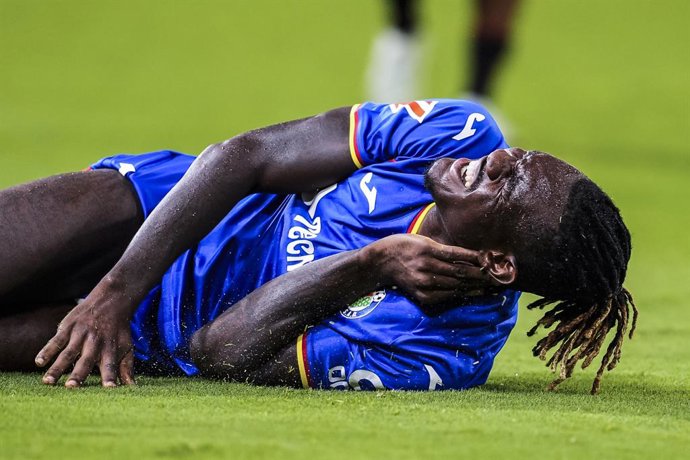 Archivo - Christantus Uche of Getafe CF laments during the Spanish league, LaLiga EA Sports, football match played between Sevilla FC and Getafe CF at Ramon Sanchez-Pizjuan stadium on August 25, 2025, in Sevilla, Spain.