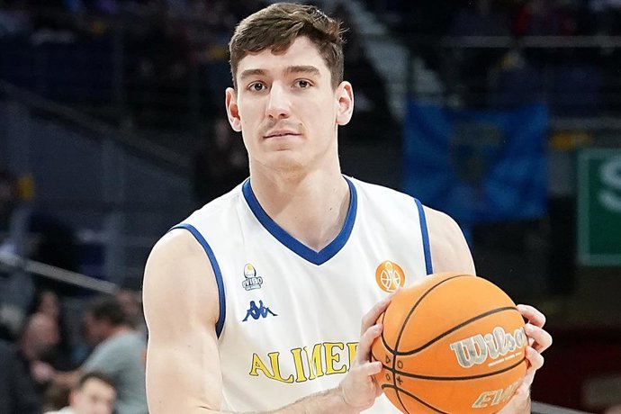 February 2, 2025, Madrid, Spain: Alimerka Oviedo Baloncesto's Raul Lobaco during Primera FEB match. February 2,2025.